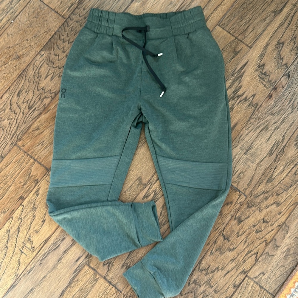 Women’s On Running Sweat Pants size Small